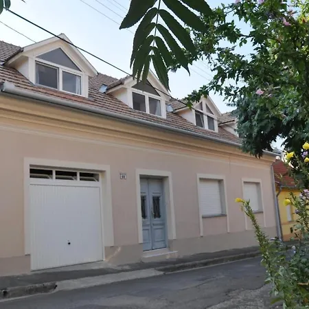 Hathaz Apartman Appartamento *